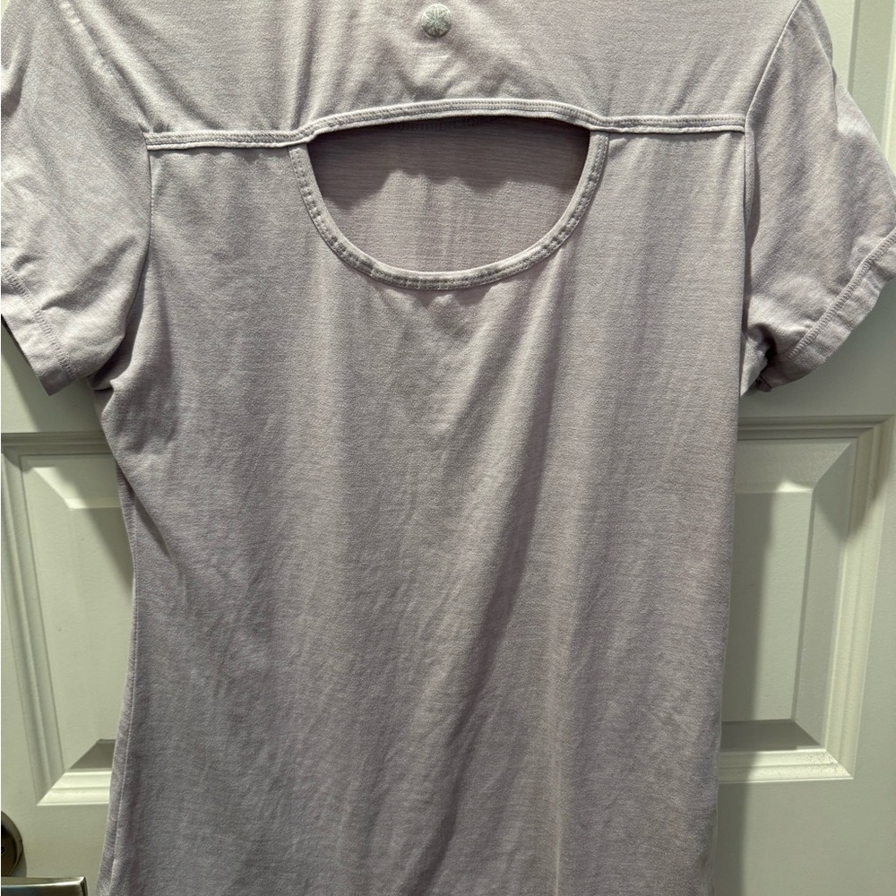 GAIAM Athletic Shirt w/Back Cutout (M) -Light Purple